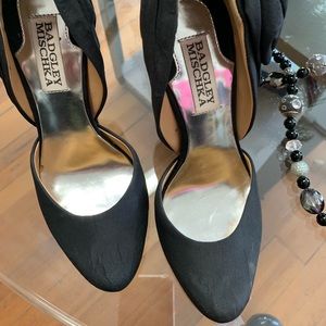 Badgley Mischka black stain pumps